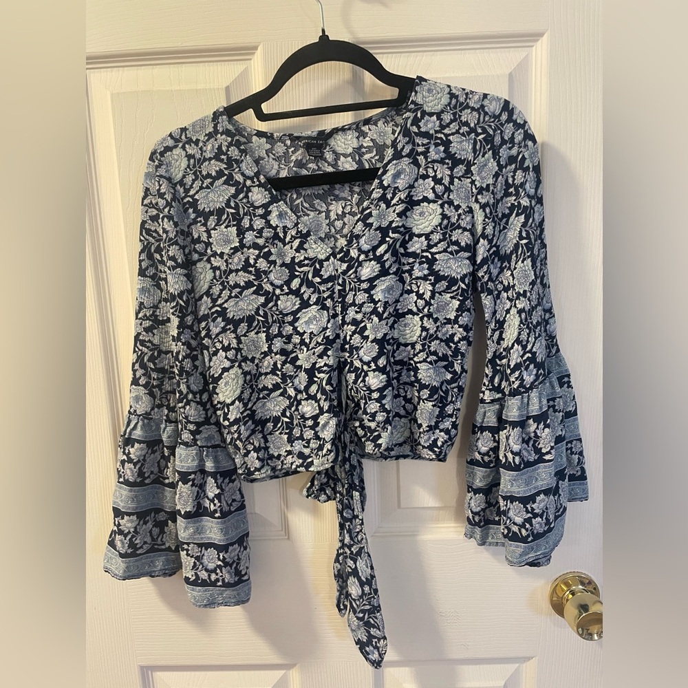 American Eagle cropped blouse